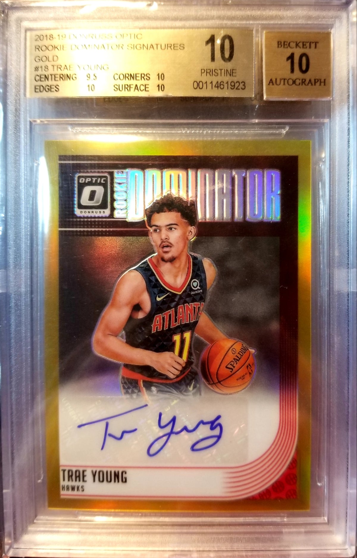 TRAE YOUNG 2018-19 PANINI OPTIC DOMINATORS GOLD PRIZM AUTO #/10 BGS 10 AUTOGRAPH PRISTINE HAWKS